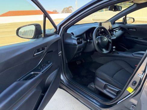 Used 2019 Toyota C-HR LE image 8