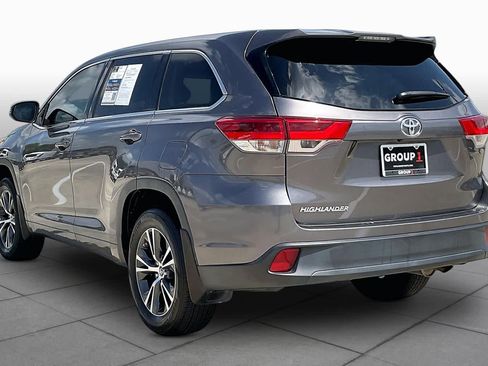 Used 2018 Toyota Highlander LE FWD image 12