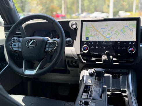 Used 2024 Lexus GX 550 w/ Cold Area Package AWD/4WD image 25
