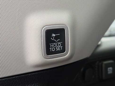 Used 2023 Jeep Grand Cherokee Limited w/ Black Appearance Package image 31