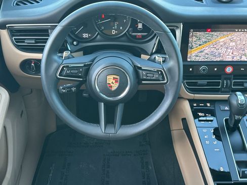 Certified 2025 Porsche Macan image 14