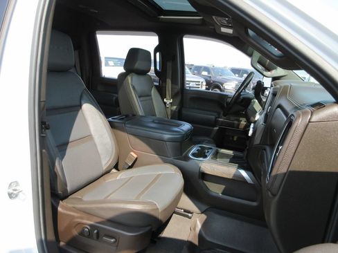 Certified 2020 GMC Sierra 2500 Denali w/ Denali Ultimate Package AWD/4WD image 25