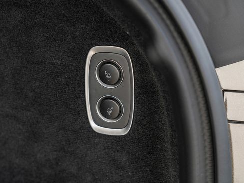 Used 2021 Aston Martin DBX image 42