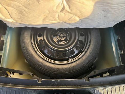 Used 2022 Ford Explorer XLT w/ Equipment Group 202A image 16