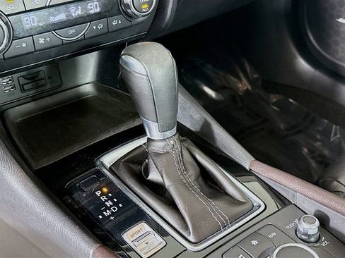 Used 2018 MAZDA MAZDA3 Touring image 16