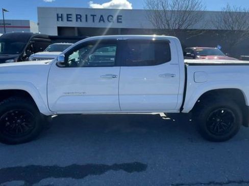 Used 2017 Toyota Tacoma Limited w/ Tow Package AWD/4WD image 5