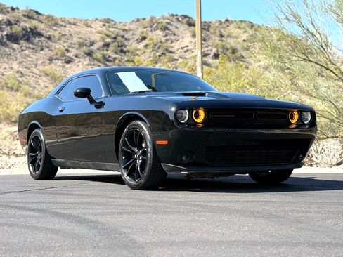 Used 2018 Dodge Challenger SXT w/ Blacktop Package image 8