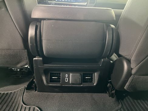 Used 2025 Chevrolet Silverado 1500 LT RWD image 14