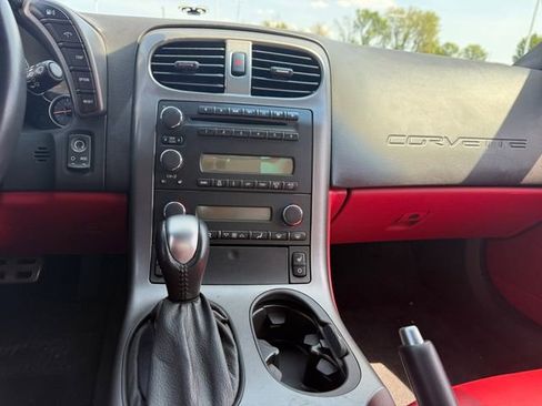 Used 2006 Chevrolet Corvette Convertible w/ Preferred Equipment Group RWD image 17