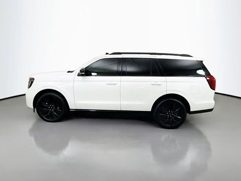 Used 2025 Ford Expedition Platinum w/ Stealth Appearance Package AWD/4WD image 4