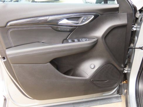 Used 2023 Buick Envision Essence image 23