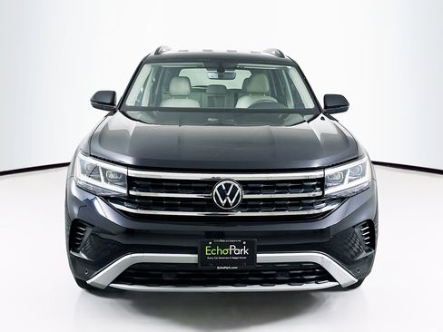 Used 2023 Volkswagen Atlas SE image 2