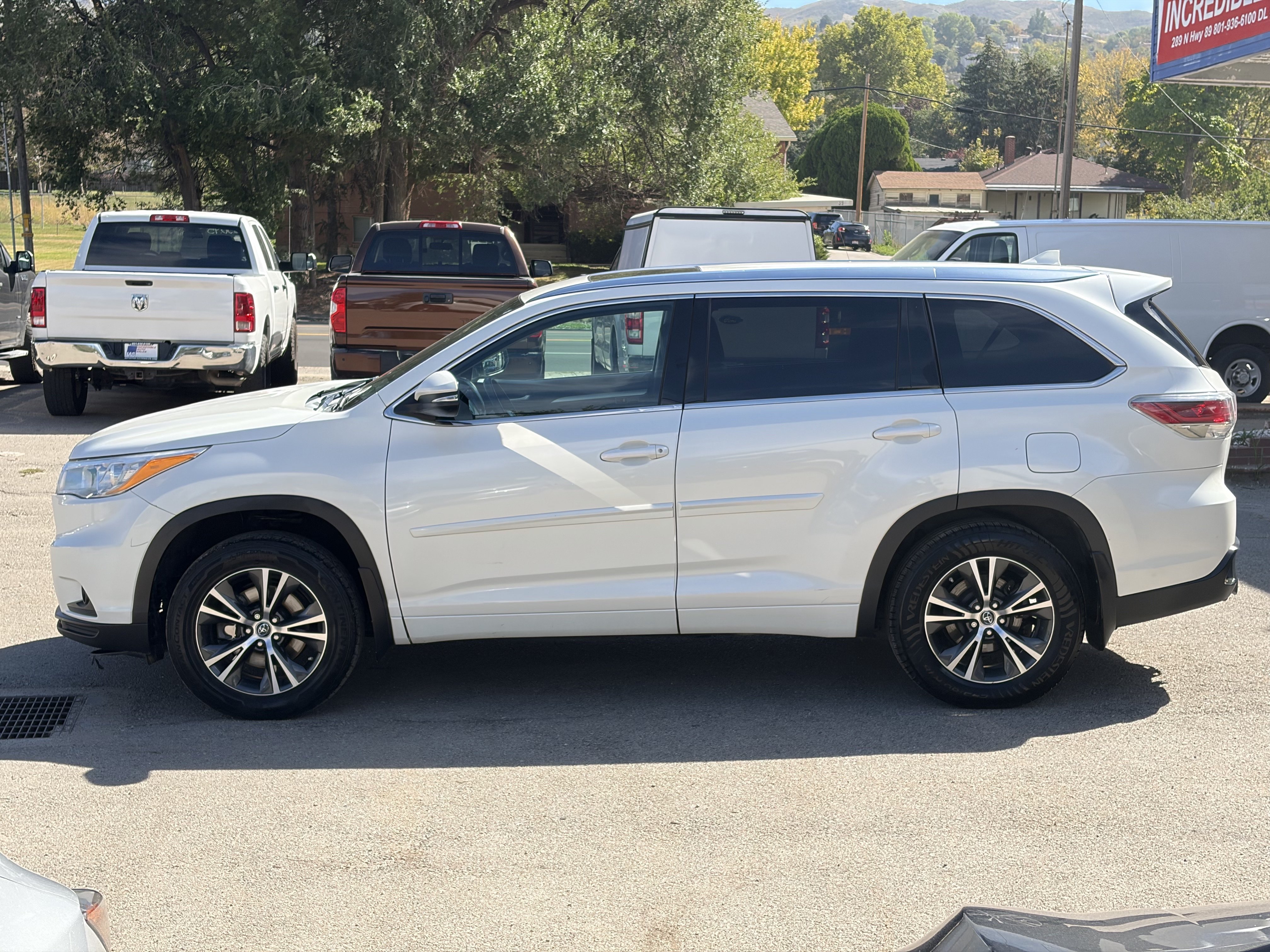Used 2016 Toyota Highlander XLE w/ Protection Package #3 AWD/4WD image 5