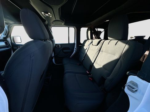 Used 2022 Jeep Wrangler Unlimited Sport image 21