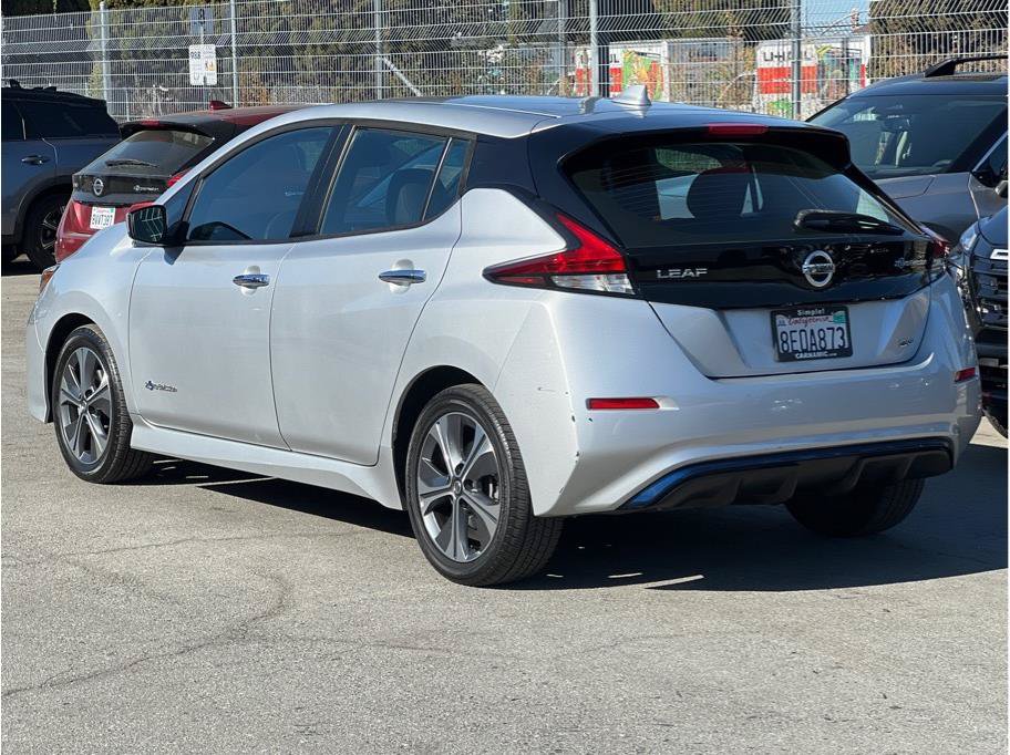 Used 2018 Nissan Leaf SV w/ SV Technology Package FWD image 6