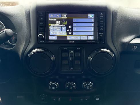 Used 2017 Jeep Wrangler Unlimited Rubicon image 19