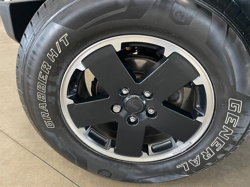 Used 2012 Jeep Wrangler Unlimited Sahara AWD/4WD image 18