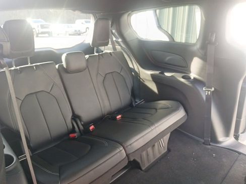 New 2026 Chrysler Pacifica Select image 17