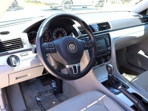 Used 2013 Volkswagen Passat TDI SE FWD image 16