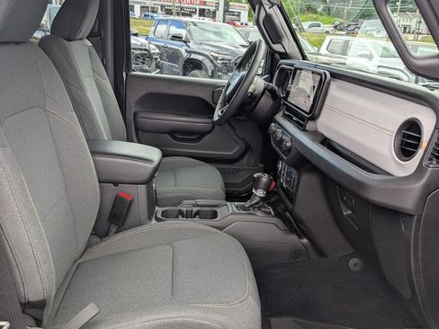 Used 2024 Jeep Wrangler Sport AWD/4WD image 17