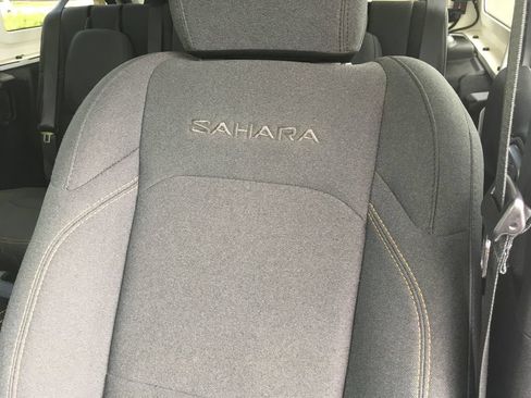 Used 2024 Jeep Wrangler Unlimited Sahara AWD/4WD image 24