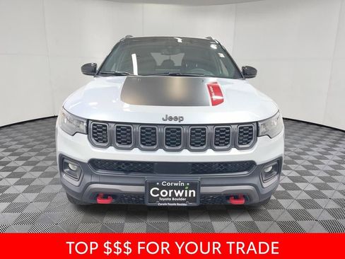 Used 2025 Jeep Compass Trailhawk AWD/4WD image 2