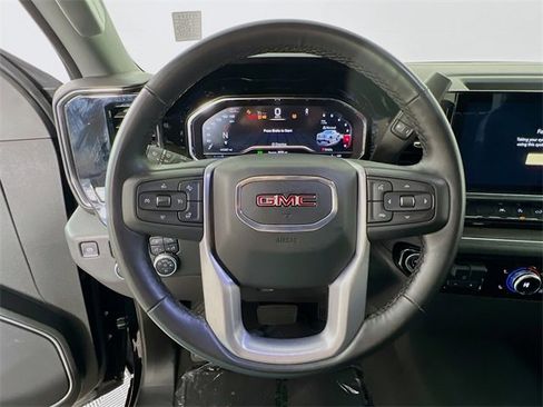 Used 2025 GMC Sierra 1500 SLT image 12