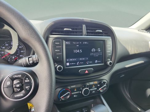 Used 2022 Kia Soul LX w/ Technology Package FWD image 12