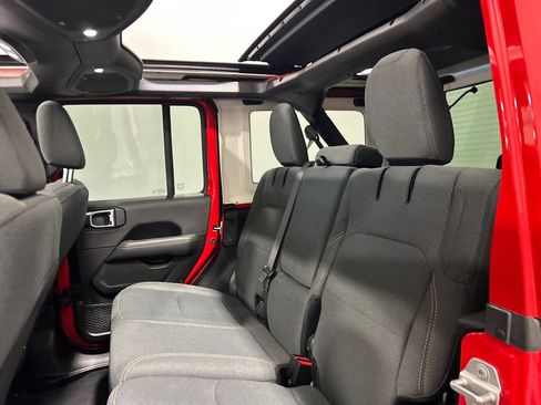 Used 2025 Jeep Wrangler Unlimited Sahara w/ Safety Group AWD/4WD image 32