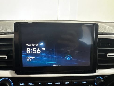 Used 2025 Hyundai Venue Limited FWD image 3