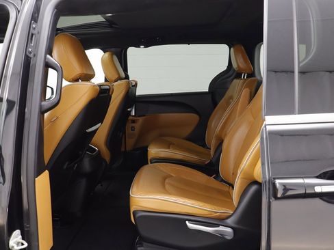 Used 2021 Chrysler Pacifica Pinnacle image 15