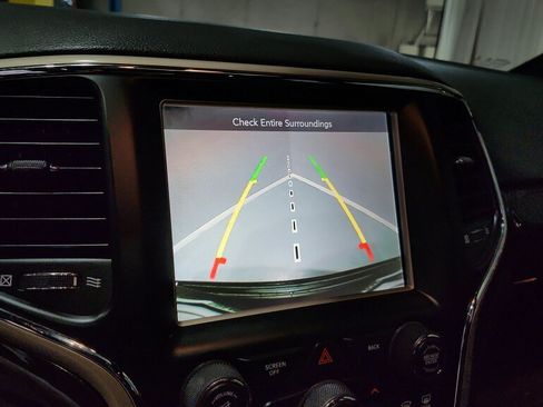 Used 2017 Jeep Grand Cherokee Laredo AWD/4WD image 39