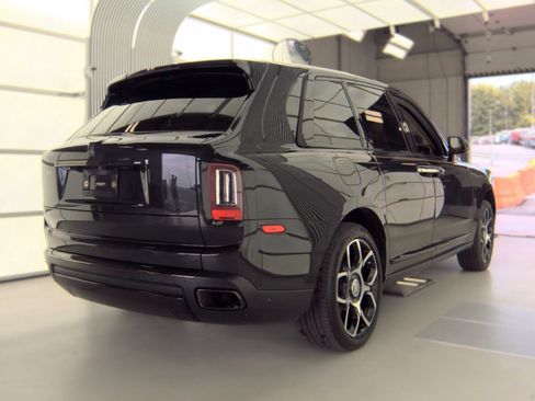 Used 2022 Rolls-Royce Cullinan Black Badge w/ Dark Exterior Package AWD/4WD image 2
