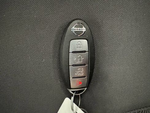 Used 2021 Nissan Versa SV FWD image 17