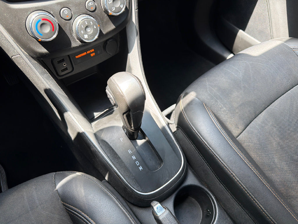 Used 2020 Chevrolet Trax LT w/ LT Convenience Package FWD image 33
