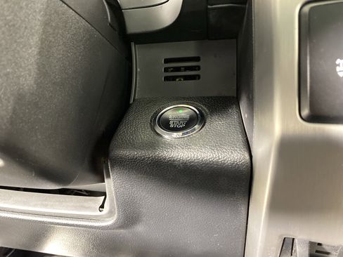 Used 2015 Ford F150 Platinum w/ Equipment Group 701A Luxury image 26