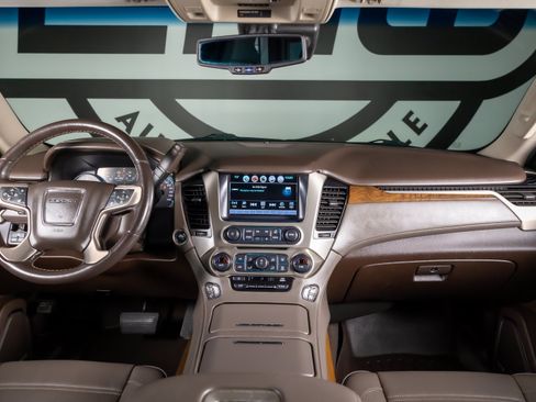 Used 2019 GMC Yukon XL Denali w/ Denali Ultimate Package RWD image 3