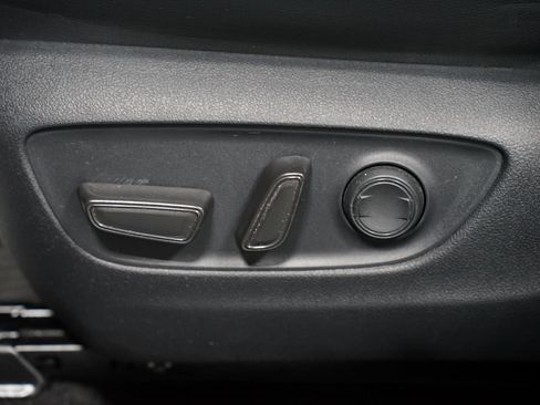 Used 2022 Toyota Highlander XLE FWD image 33