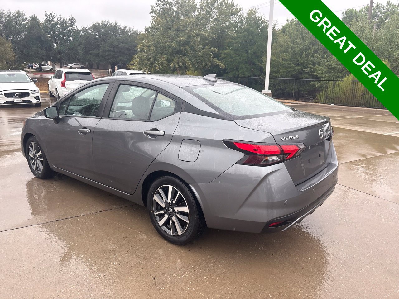 Used 2021 Nissan Versa SV FWD image 7