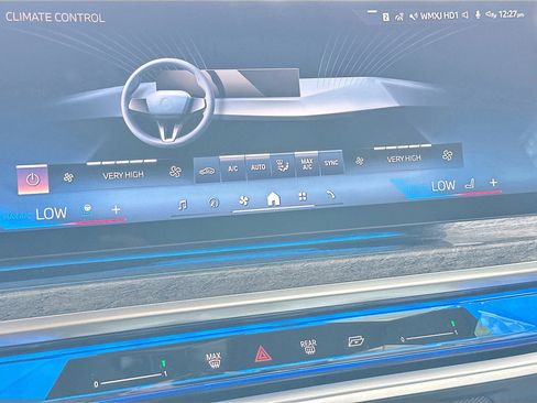 Used 2023 BMW 760i xDrive image 15