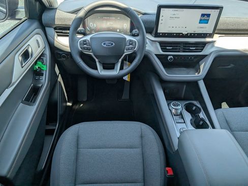 New 2026 Ford Explorer Active RWD image 8