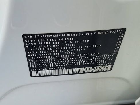 Used 2024 Volkswagen Tiguan SE FWD image 30