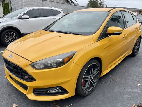 Used 2016 Ford Focus ST w/ Equipment Group 402A image 4