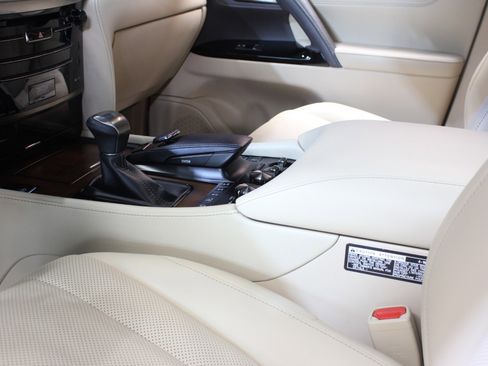 Used 2019 Lexus LX 570 4WD image 27