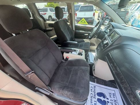 Used 2014 Chrysler Town & Country Touring w/ Driver Convenience Group FWD image 30