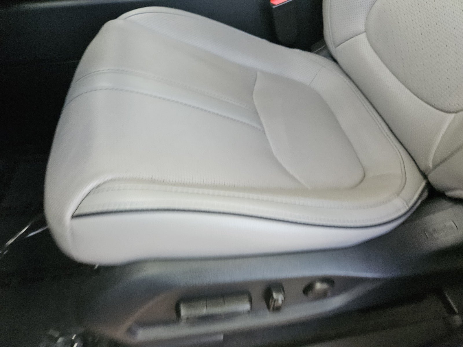 Used 2024 Honda Pilot Elite image 33