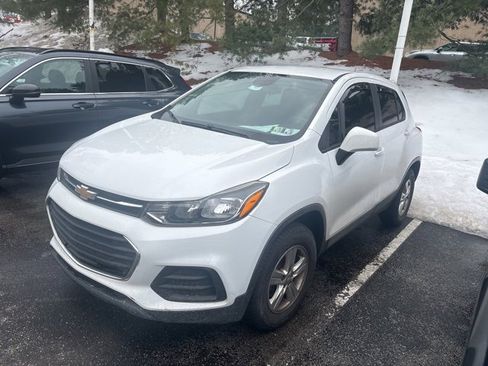 Used 2017 Chevrolet Trax LS image 2