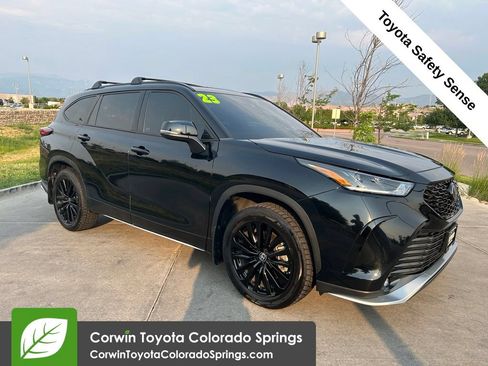 Used 2023 Toyota Highlander XSE FWD image 1