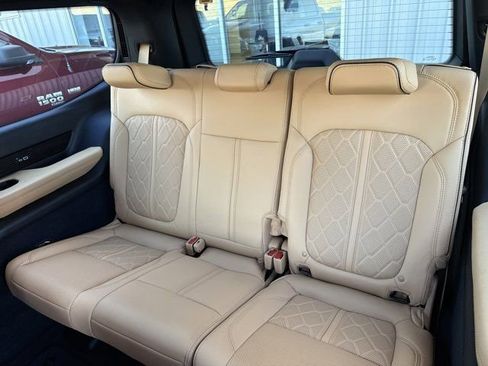 Used 2024 Jeep Grand Wagoneer Series III image 7