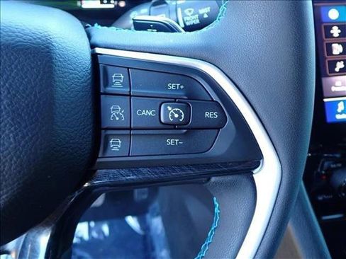 Used 2023 Jeep Grand Cherokee Trailhawk image 17